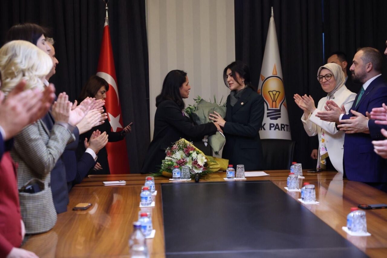 - AK Parti Genel Merkezi'nde gerçekleştirilen törende görevi devralan Nilhan