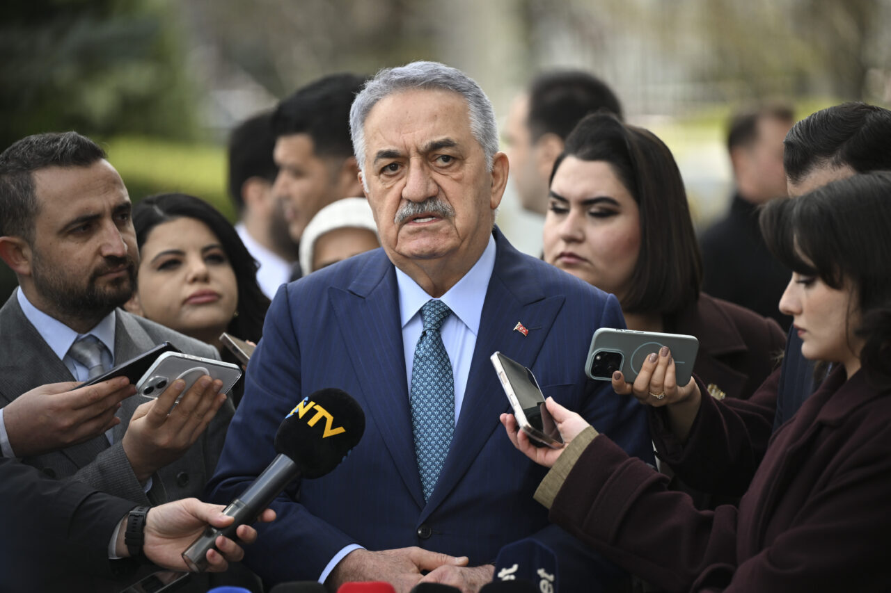 - "(CHP Genel Başkanı Özel'in Cumhurbaşkanı Erdoğan'a yönelik iddiası) Siirt'te