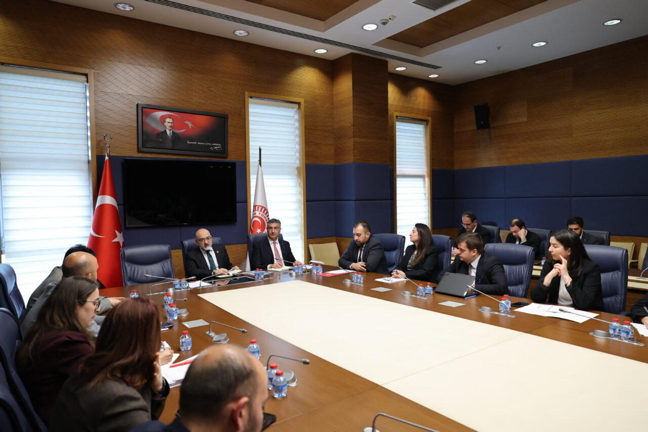 - "Bina görevlilerinin çalışma şartlarının iyileştirilmesi sosyal adaletin gereği. Bu