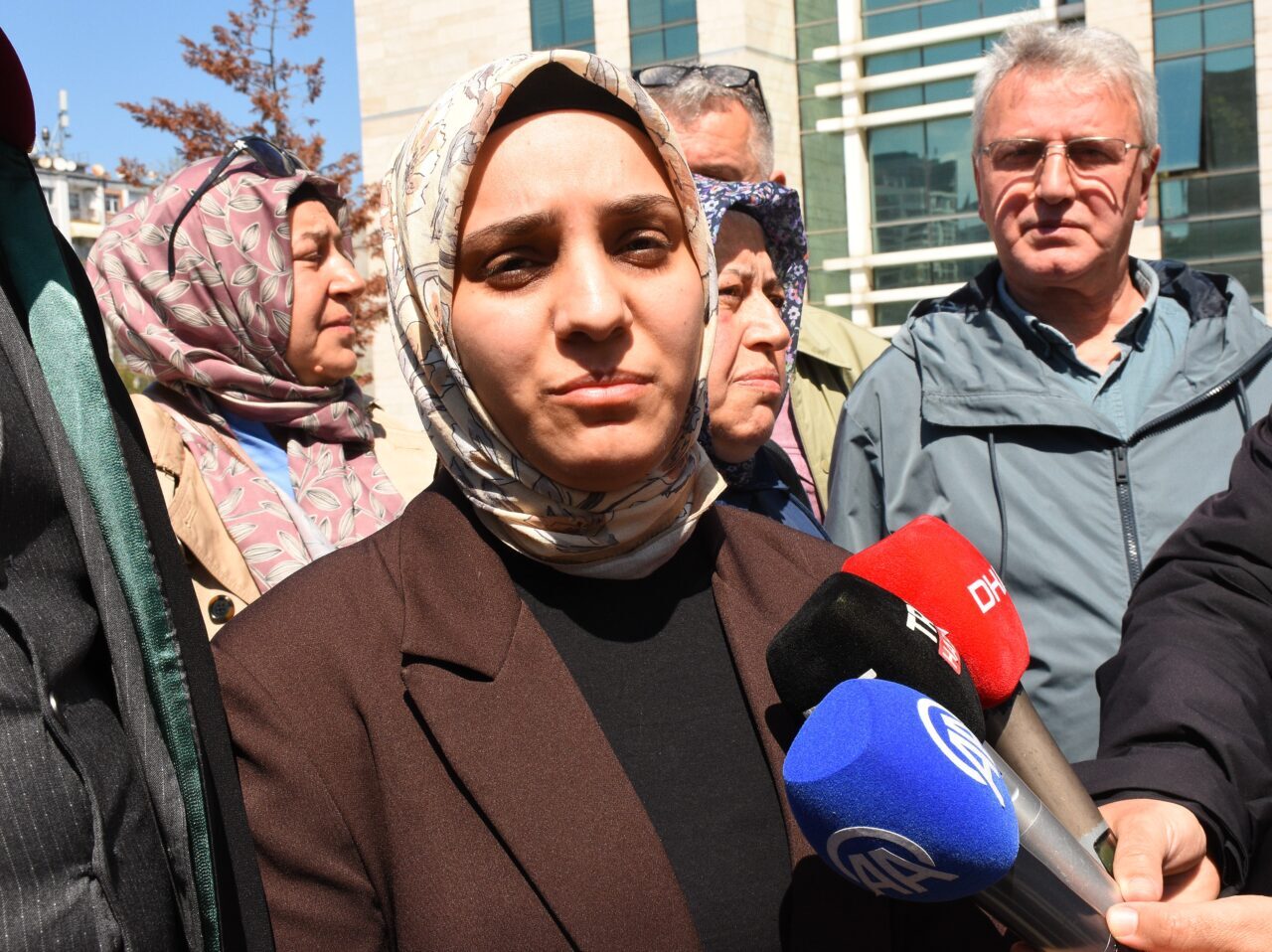 - Heyelanda iki kızı ile eşini kaybeden Çiğdem Kaya:
- "Çocuklarımın