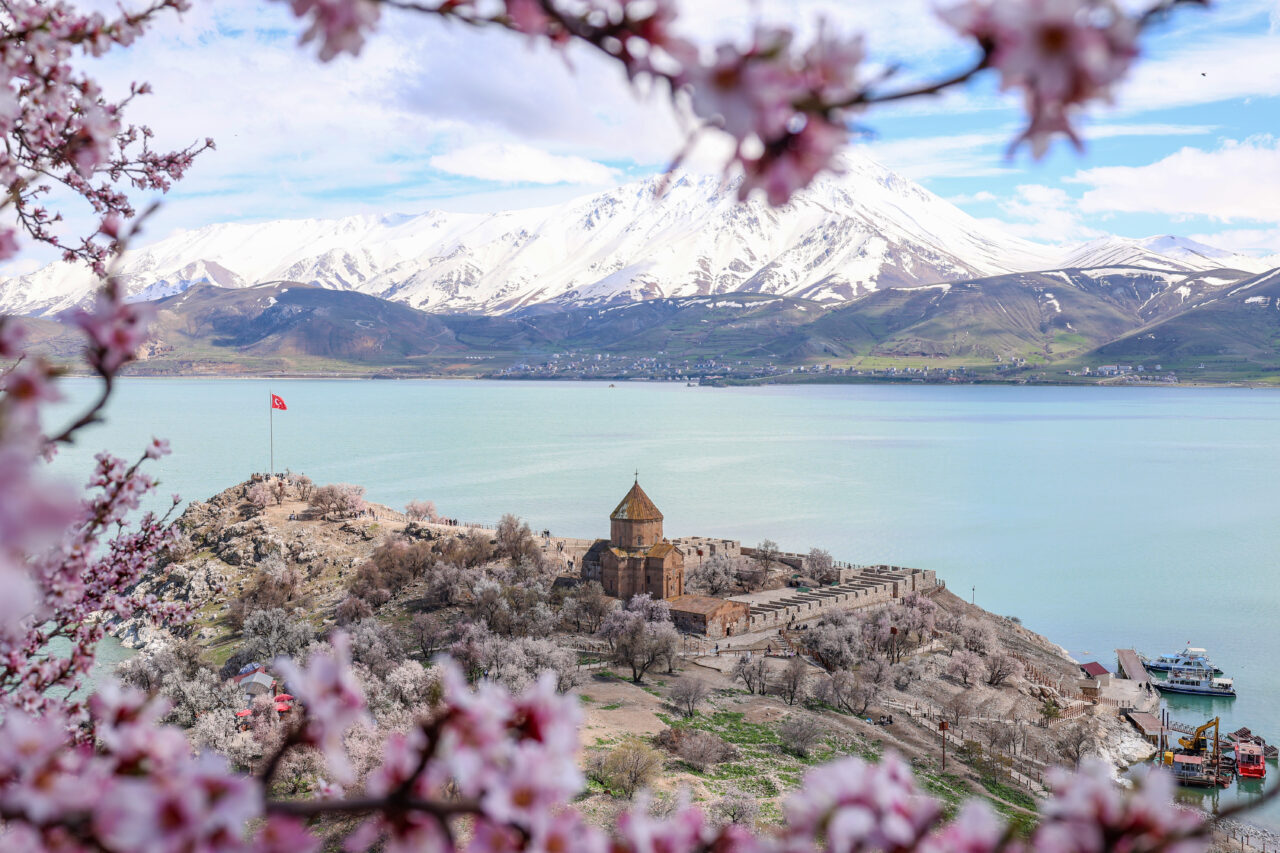 VAN (AA) – Van'da en çok ziyaret edilen yerlerin başında