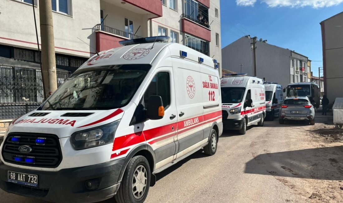 AKSARAY (AA) – Aksaray'da otomobil ile özel halk otobüsünün çarpışması