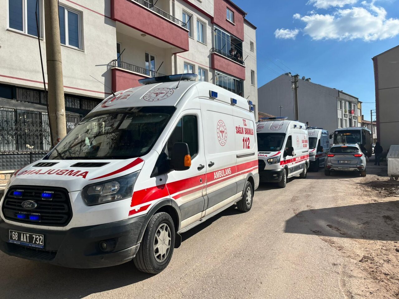 AKSARAY (AA) – Aksaray'da otomobil ile özel halk otobüsünün çarpışması