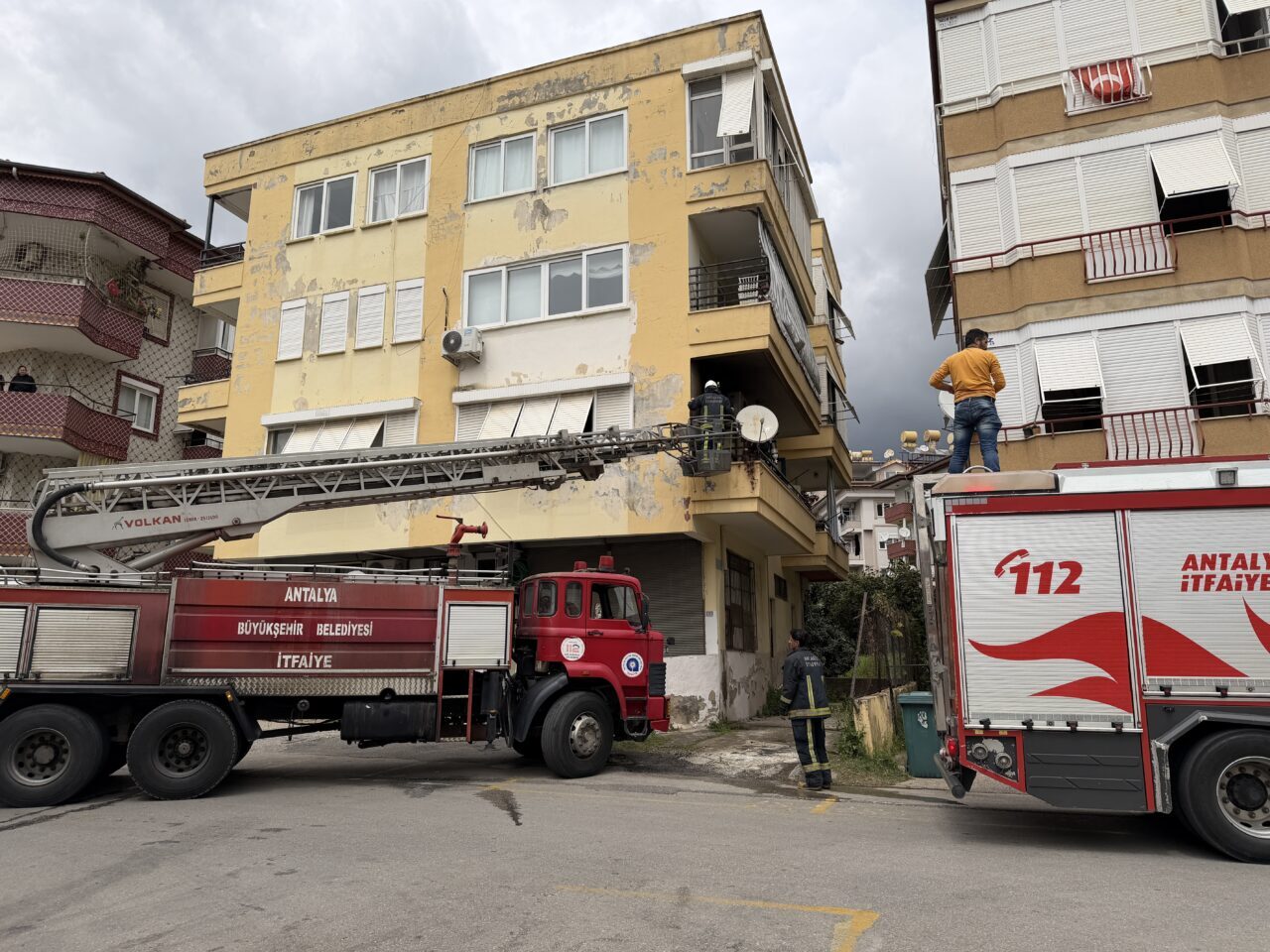 ANTALYA (AA) – Antalya'nın Alanya ilçesinde apartman dairesinde çıkan yangın,