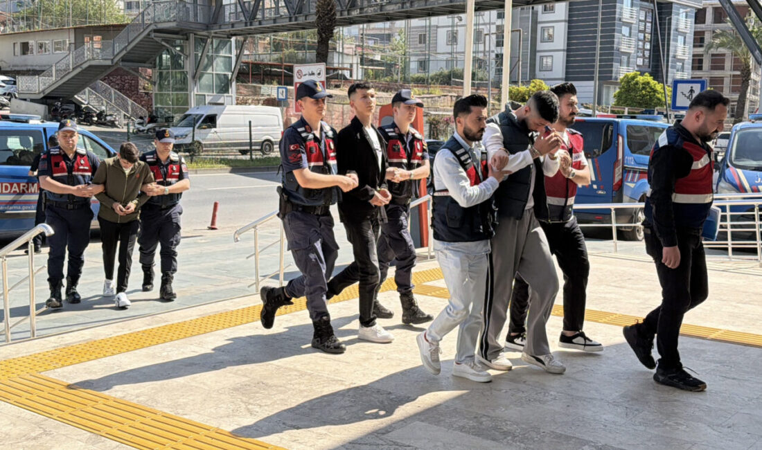 ANTALYA (AA) – Antalya'nın Alanya ilçesinde uyuşturucu ticareti yaptıkları iddiasıyla