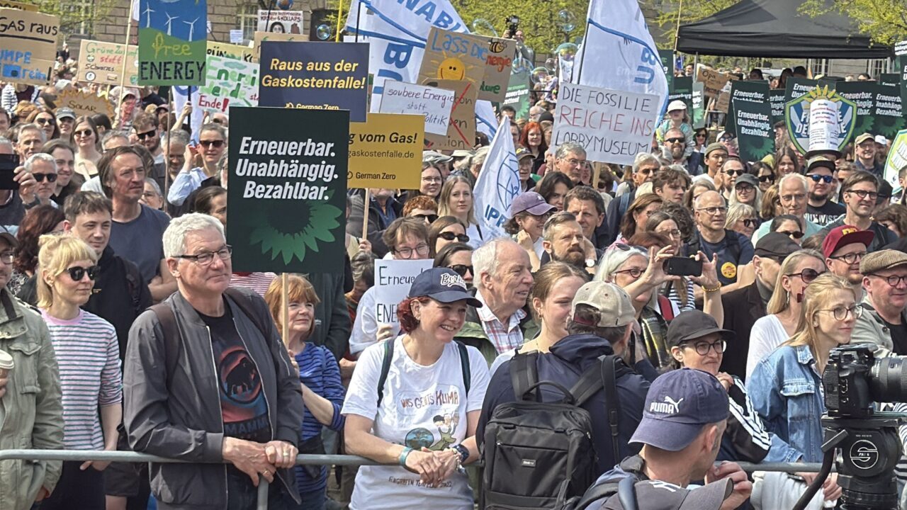 BERLİN (AA) – Almanya'nın çeşitli kentlerinde hükümetin enerji politikasına karşı