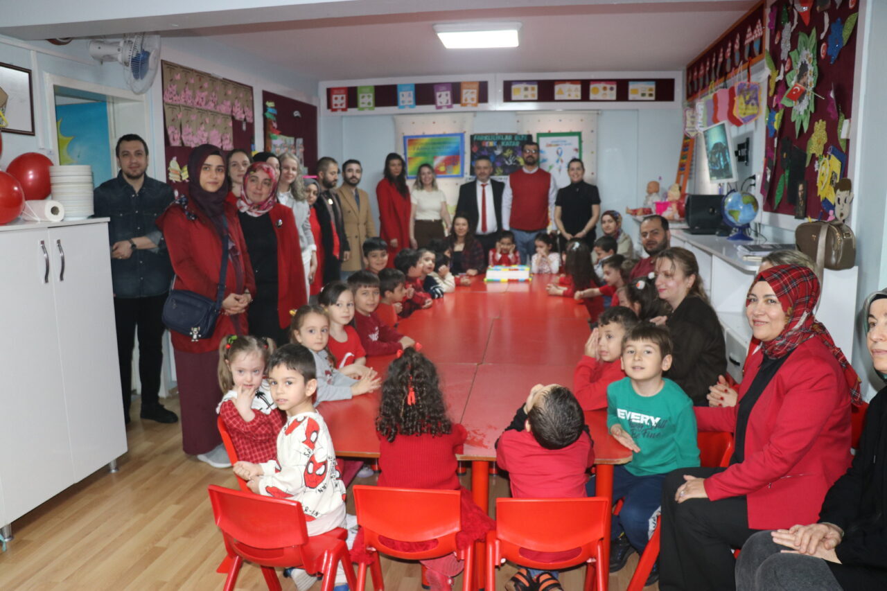 AMASYA (AA) – Amasya Zübeyde Hanım Anaokulu öğrencileri, Dünya Otizm