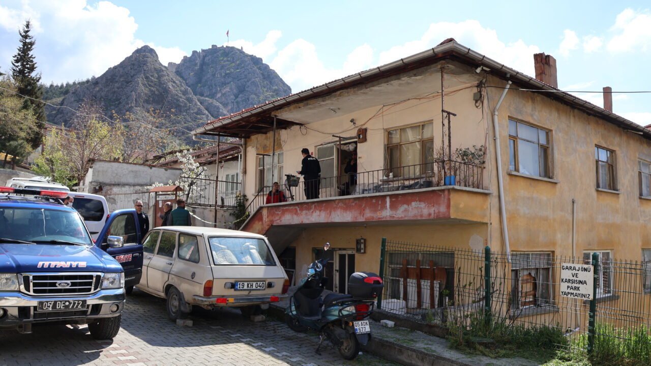 AMASYA (AA) – Amasya'da sobadan sızan karbonmonoksit gazından zehirlenen baba