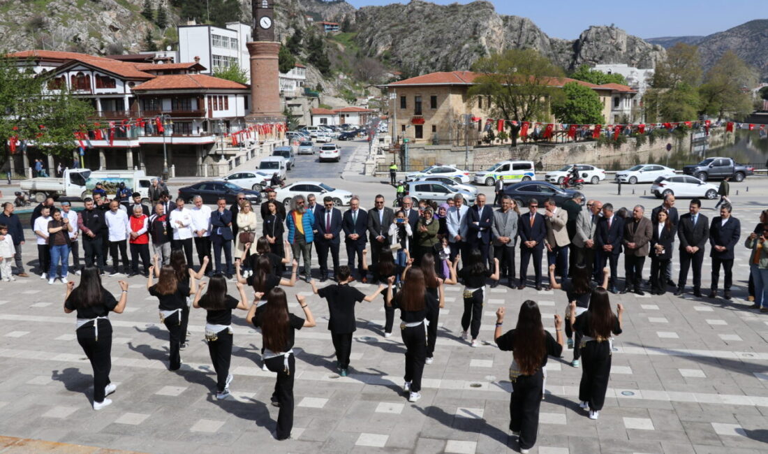 AMASYA (AA) – Amasya'da Turizm Haftası etkinlikleri kapsamında bando eşliğinde