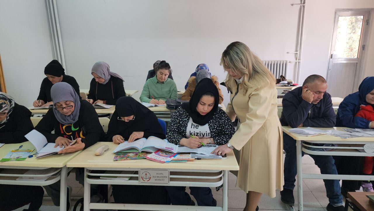 AMASYA (AA) – Amasya'nın Suluova ilçesinde yabancılara yönelik açılan Türkçe