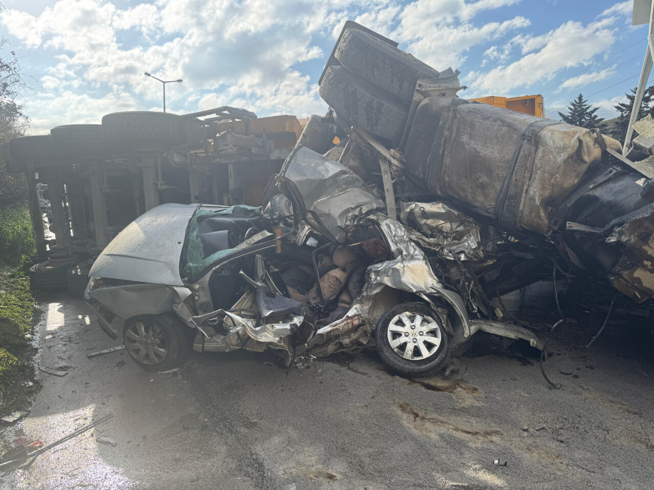 - Otoyolun Kocaeli geçişi Ankara istikameti ulaşıma kapandı