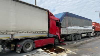 - Kocaeli geçişinde 6 tırın karıştığı kaza nedeniyle ulaşım tek