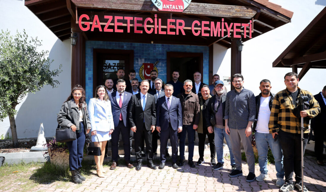 ANTALYA (AA) – Anahtar Parti Genel Başkanı Yavuz Ağıralioğlu, Antalya'da