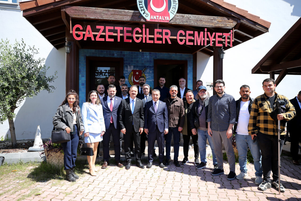 ANTALYA (AA) – Anahtar Parti Genel Başkanı Yavuz Ağıralioğlu, Antalya'da