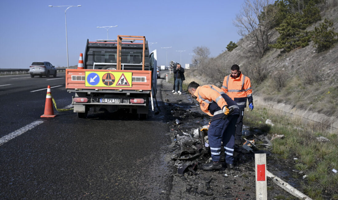 ANKARA (AA) – Ankara Kuzey Çevre Yolu'nda iki otomobilin çarpıştığı