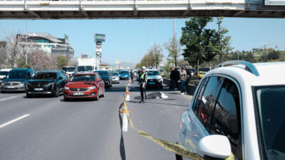 ANKARA (AA) – Ankara’nın Yenimahalle ilçesinde, üst geçide reklam afişi