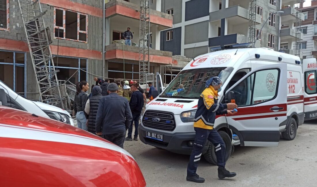 ANKARA (AA) – Ankara'nın Kahramankazan ilçesinde inşaat iskelesinin çökmesi sonucu