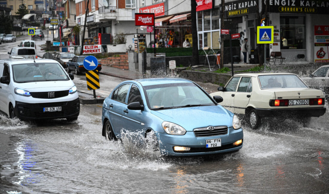 ANKARA (AA) – Başkentte sağanak nedeniyle bazı cadde ve sokaklarda