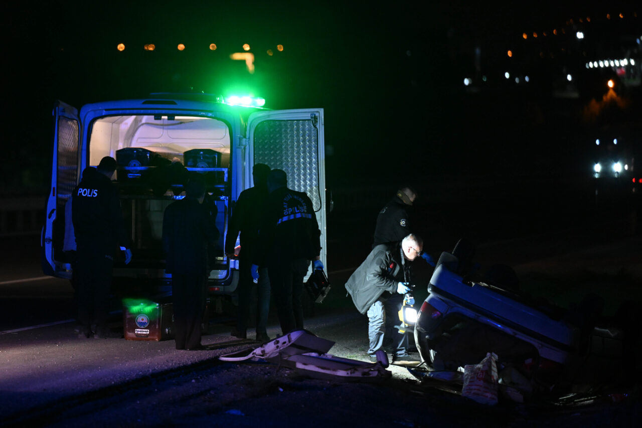 ANKARA (AA) – Ankara'nın Gölbaşı ilçesinde kontrolden çıkarak takla atan