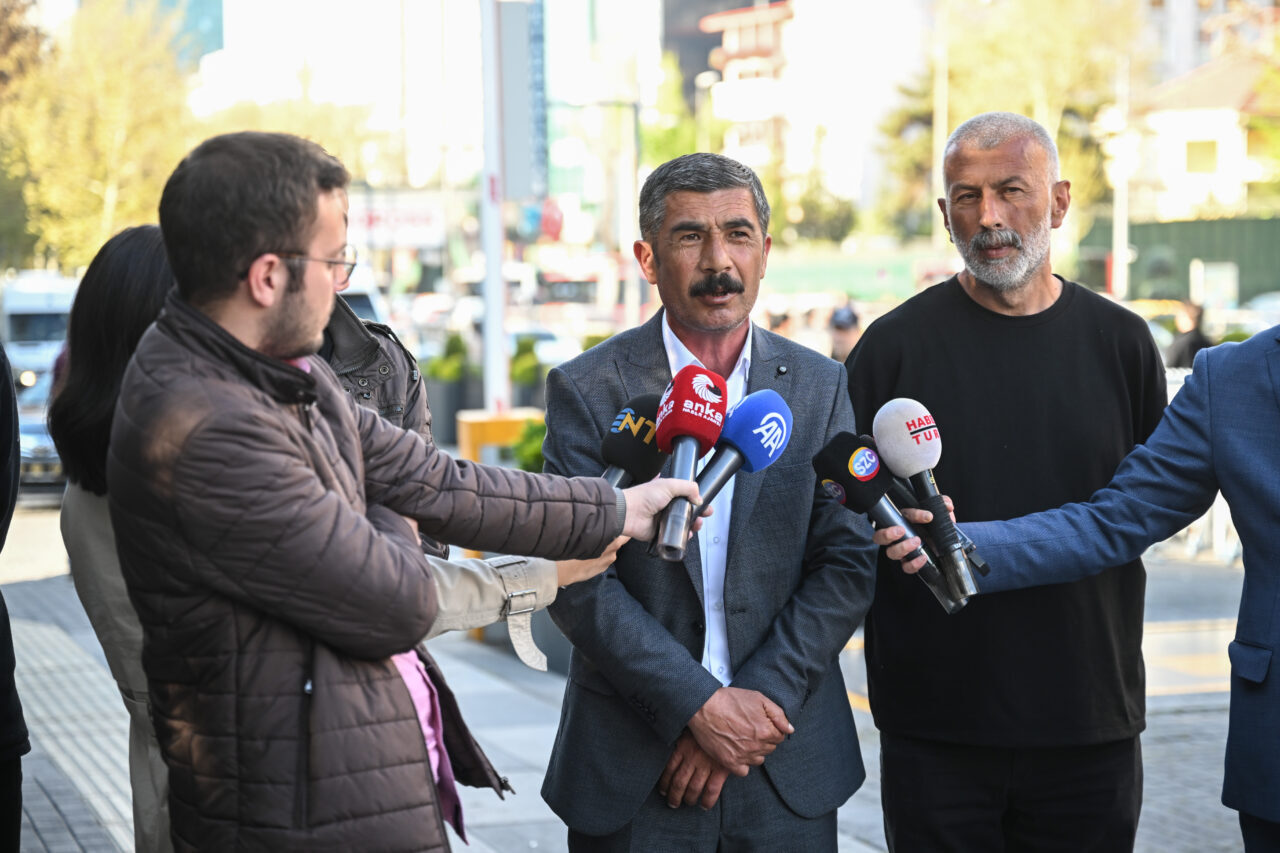- Maden işçileri, işveren tarafı ve bazı bakan yardımcılarının katılımıyla