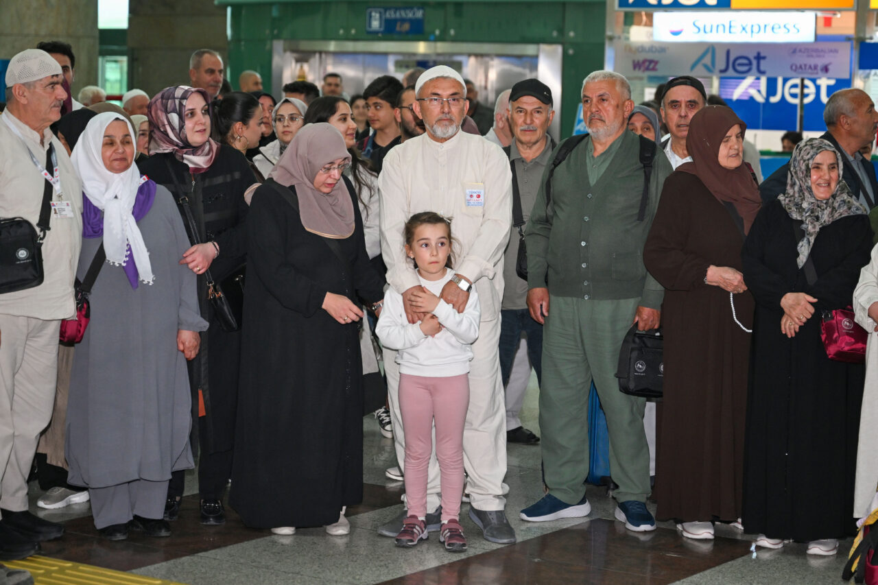 - Diyanet İşleri Başkan Yardımcısı Ahmet İshak Demir:
- "Ankara'dan 147
