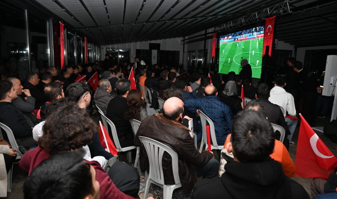 ANTALYA (AA) – Antalya ve Isparta'da vatandaşlar, A Milli Futbol