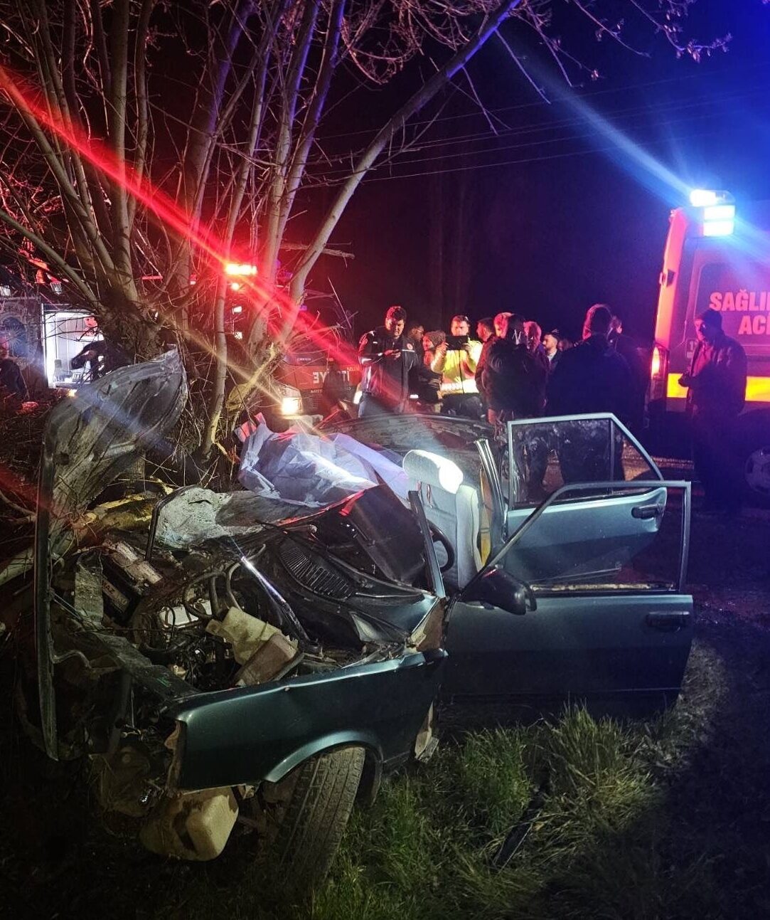 ANTALYA (AA) – Antalya'nın Korkuteli ilçesinde otomobilin ağaca çarpması sonucu