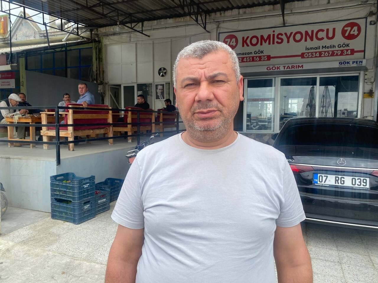 ANTALYA (AA) – Antalya'nın Serik ilçesinde, toptancı halindeki biber yüklü