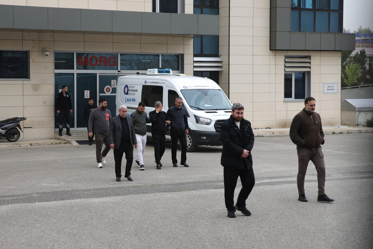 ANTALYA (AA) – Antalya'nın Konyaaltı ilçesinde denizde ölü bulunan gencin