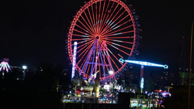 ANTALYA (AA) – Antalya'da lunaparkta bulunan dönme dolap, 23 Nisan