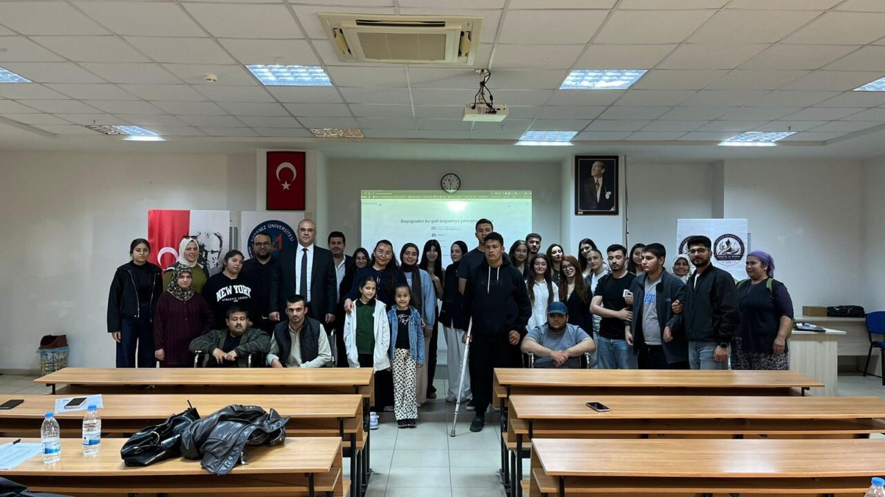 ANTALYA (AA) – Antalya'da engelli bireyler, VR (sanal gerçeklik) gözlüğüyle