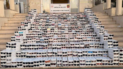 ANTALYA (AA) – Antalya'nın Alanya ilçesinde düzenlenen operasyonda, gümrük kaçağı