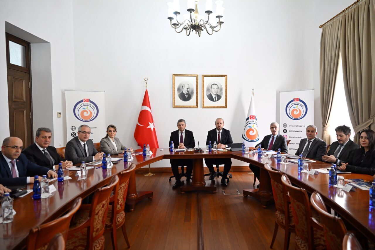 ANTALYA (AA) – Antalya'da elektrik hatlarından kaynaklanan orman yangınlarının önlenmesine