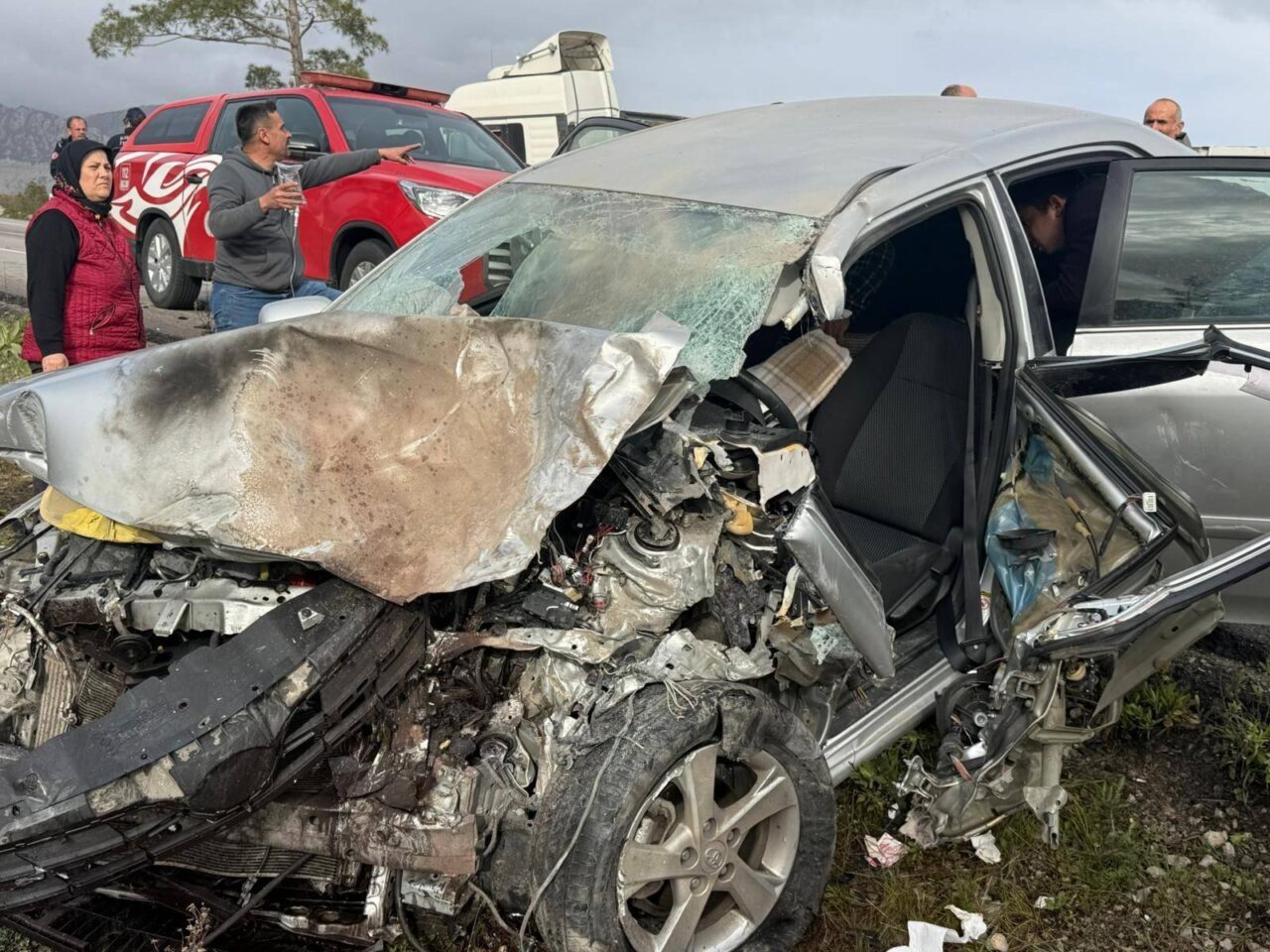 ANTALYA (AA) – Antalya'nın Manavgat ilçesinde tır ile otomobilin çarpışması
