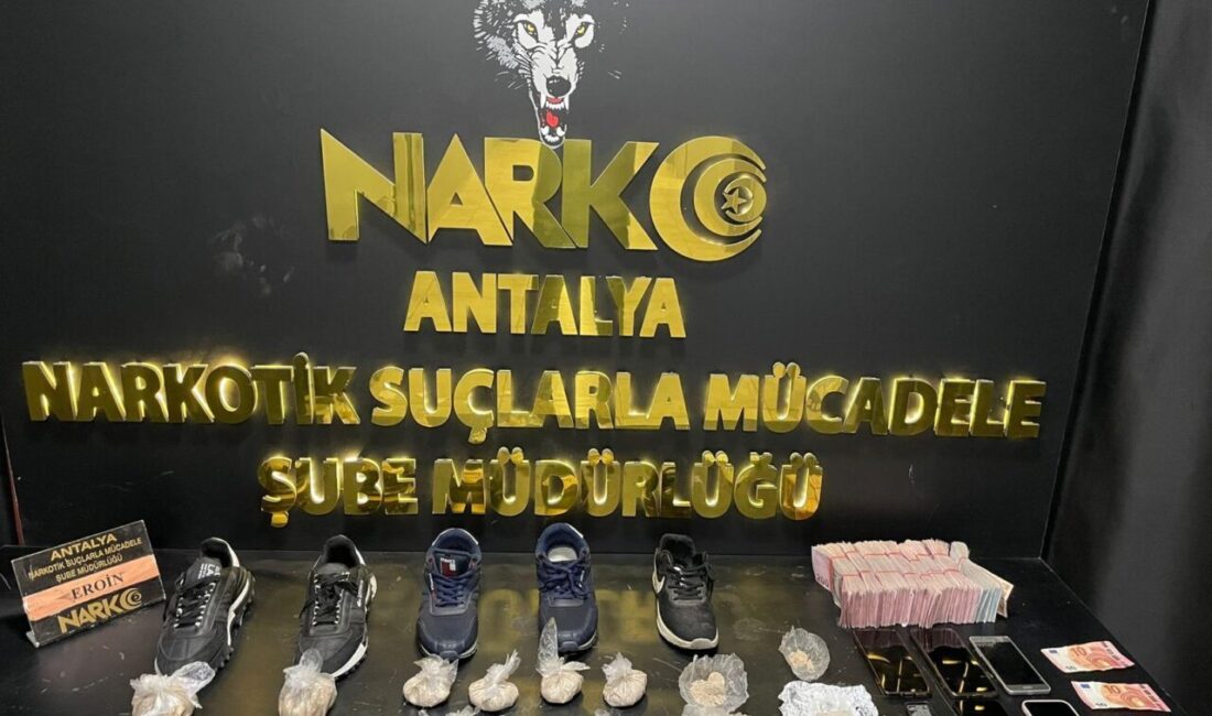 ANTALYA (AA) – Antalya'da Muratpaşa ilçesinde düzenlenen uyuşturucu operasyonunda gözaltına