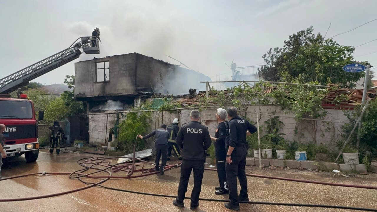 ANTALYA (AA) – Antalya'nın Kepez ilçesinde müstakil bir evde çıkan