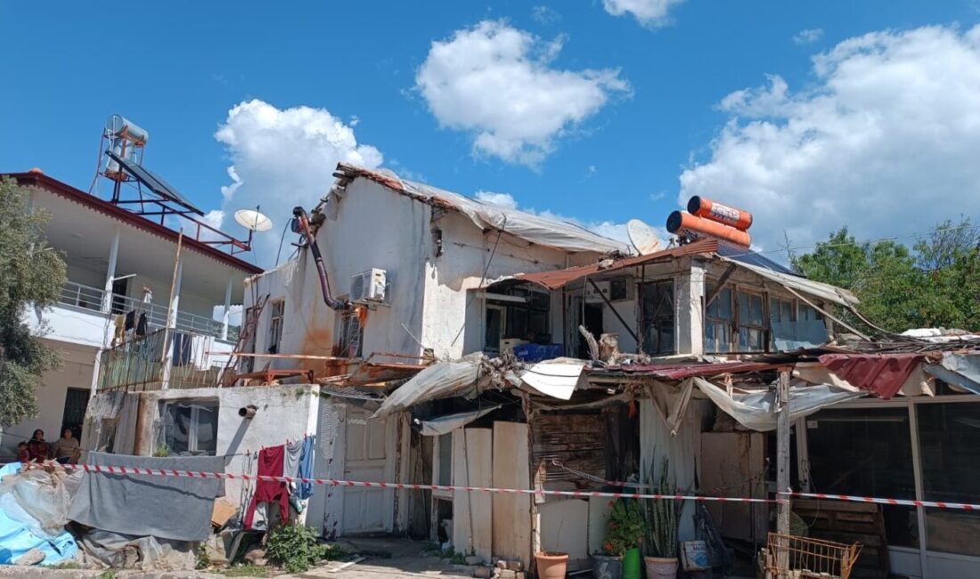 ANTALYA (AA) – Antalya'nın Demre ilçesinde bir kerpiç evin odası