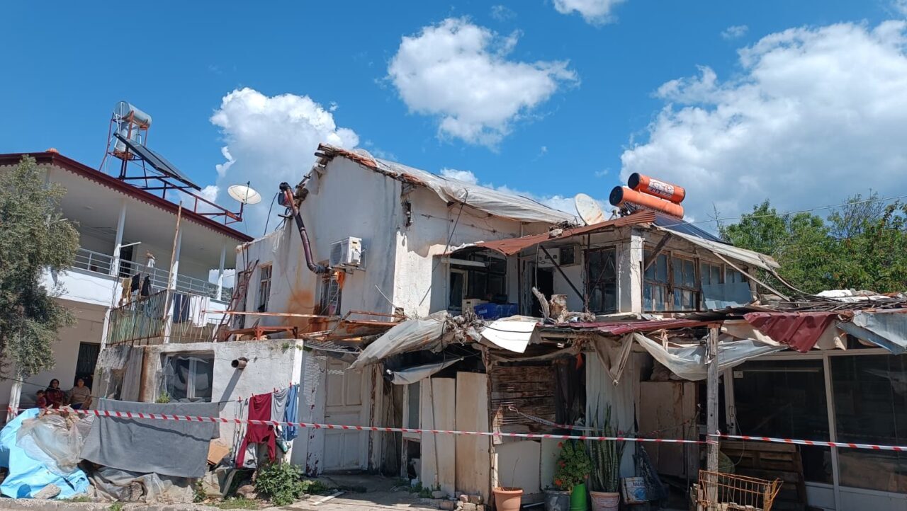 ANTALYA (AA) – Antalya'nın Demre ilçesinde bir kerpiç evin odası