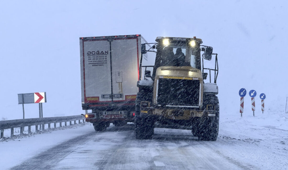 ARDAHAN (AA) – Ardahan'da aralıklarla etkili olan kar yağışı, bazı