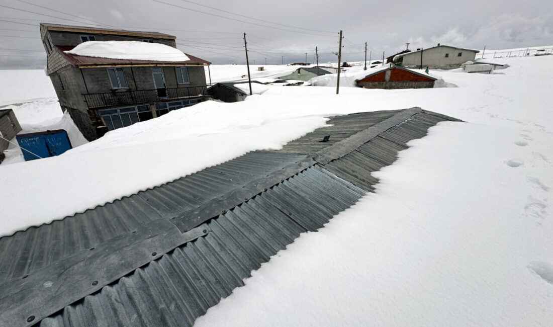 ARDAHAN (AA) – Ardahan'ın yüksek kesimlerinde bulunan yayla evleri, ilkbahar