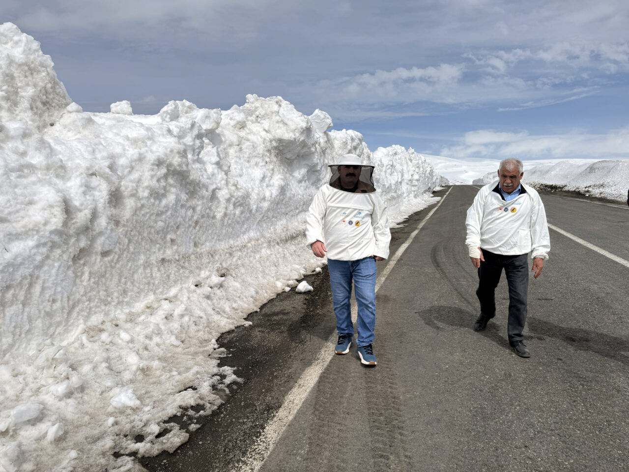 ARDAHAN (AA) – Ardahanlı arıcılar, kar ve tipi nedeniyle kış