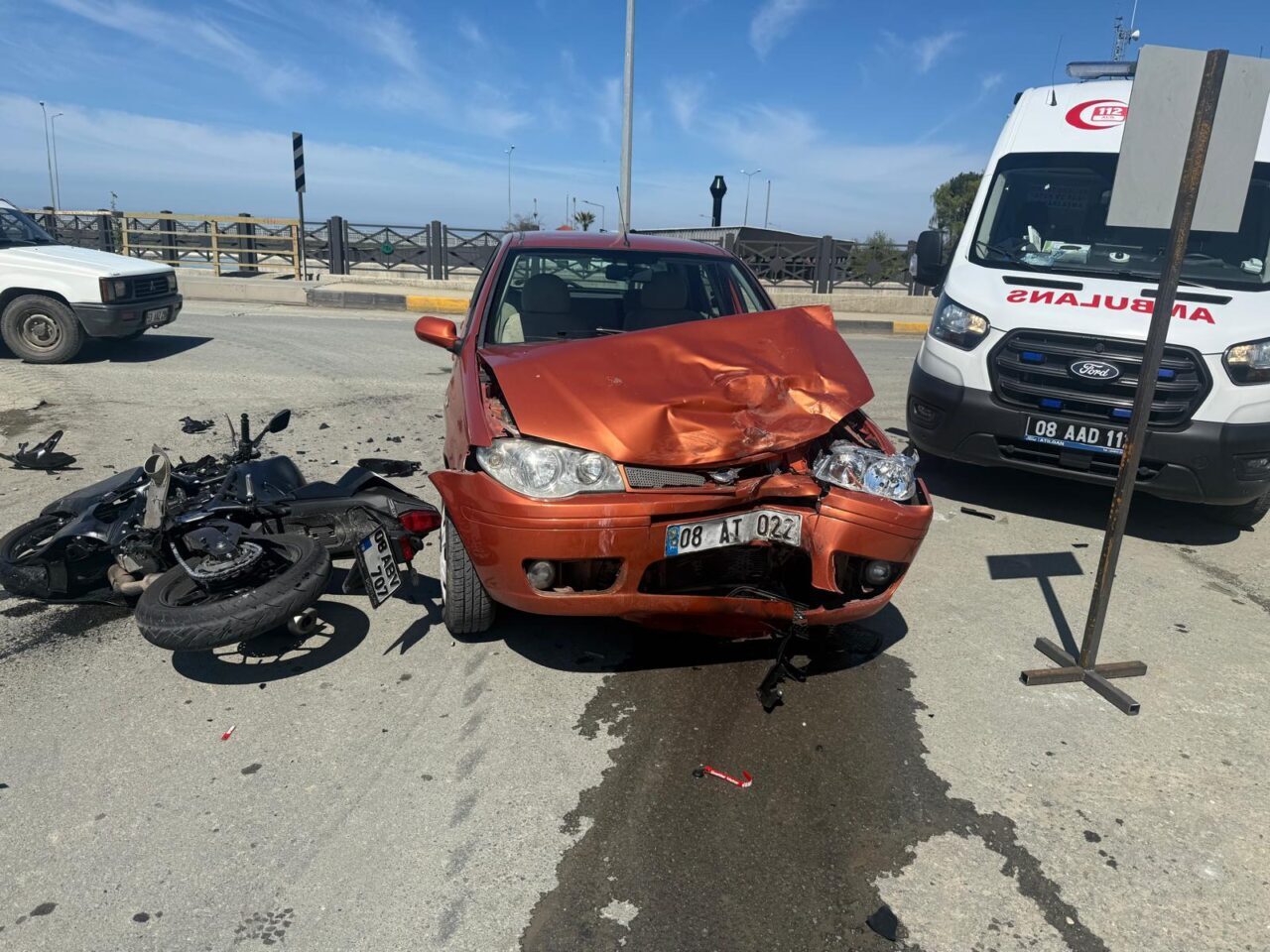 ARTVİN (AA) – Artvin'in Arhavi ilçesinde otomobille çarpışan motosikletin sürücüsü