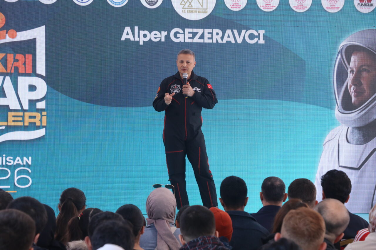ÇANKIRI (AA) – Türkiye'nin ilk astronotu Alper Gezeravcı, Çankırı'da öğrenci