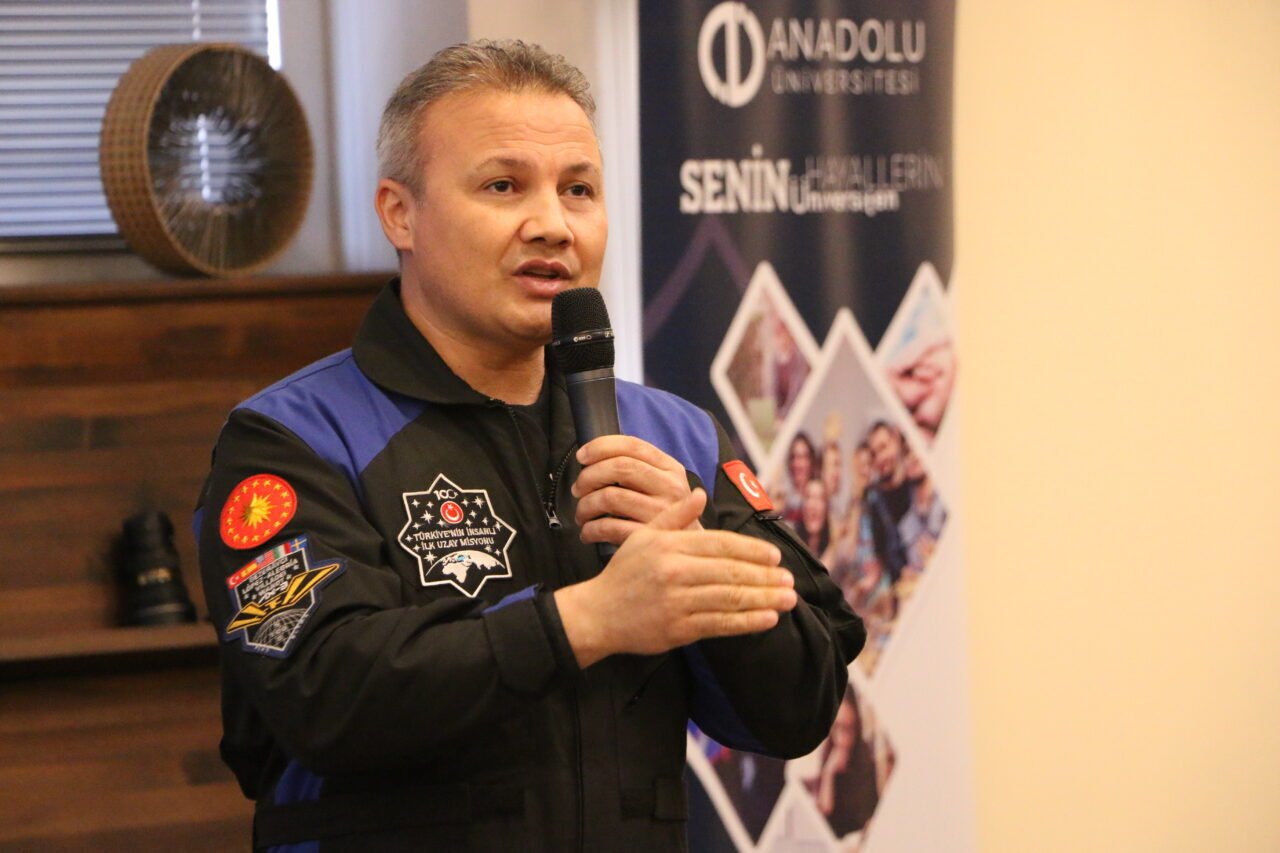 ESKİŞEHİR (AA) – Türkiye'nin uzaya çıkan ilk astronotu Alper Gezeravcı,