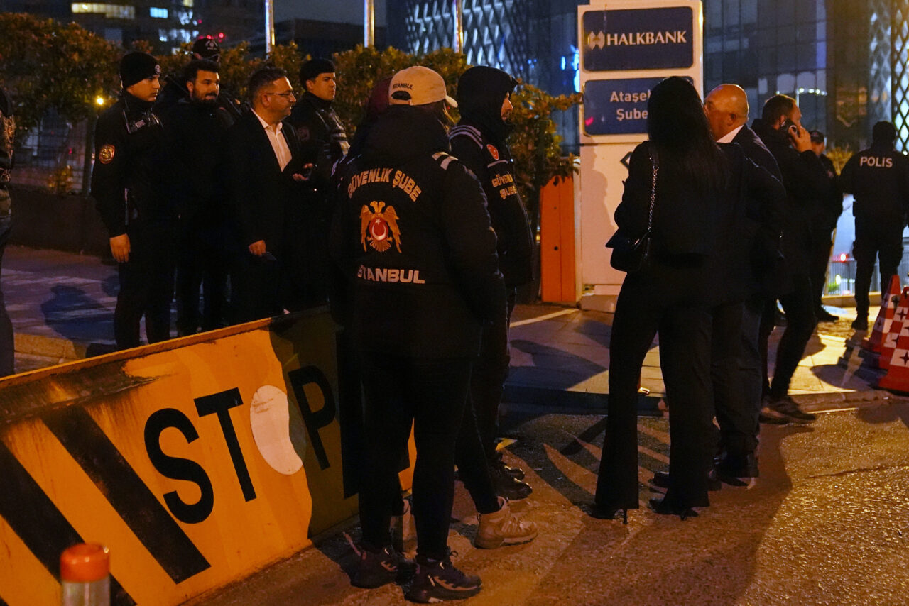 İSTANBUL (AA) – Ataşehir Belediyesinde ihale, imar ve iskan işlemlerine