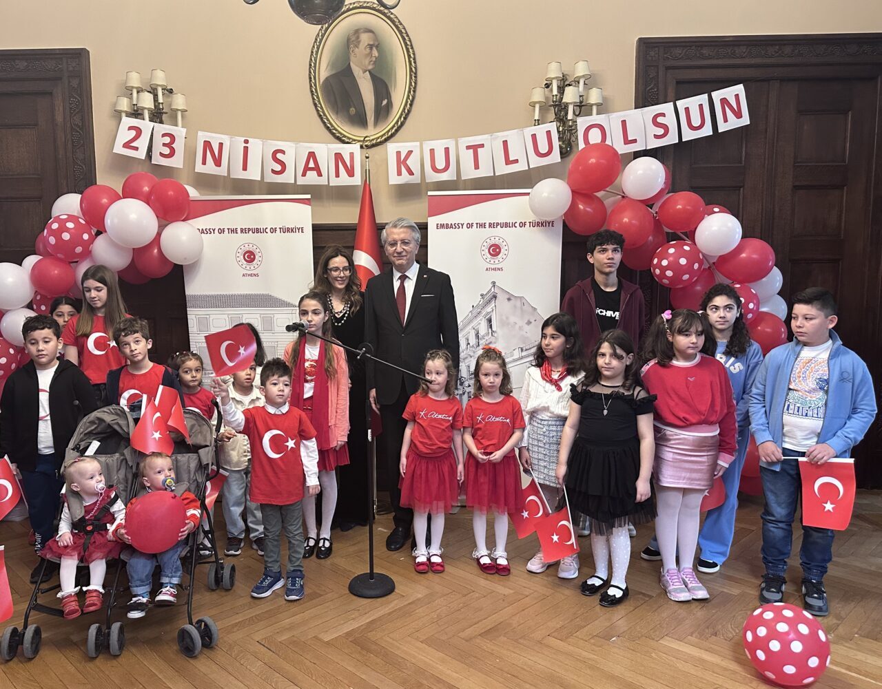 ATİNA (AA) – Yunanistan'ın başkenti Atina'da 23 Nisan Ulusal Egemenlik