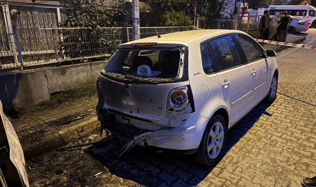 İSTANBUL (AA) – Avcılar'da park halindeki servis aracında çıkan ve