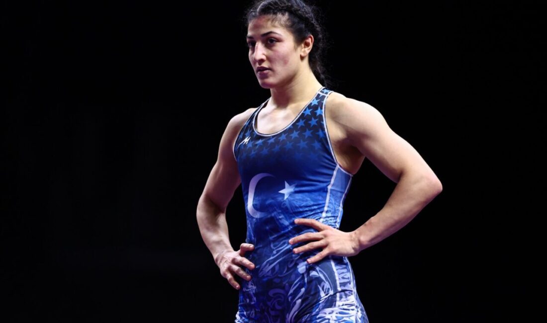 - Milli sporcu Elvira Süleyman Kamaloğlu, kadınlar 57 kiloda adını