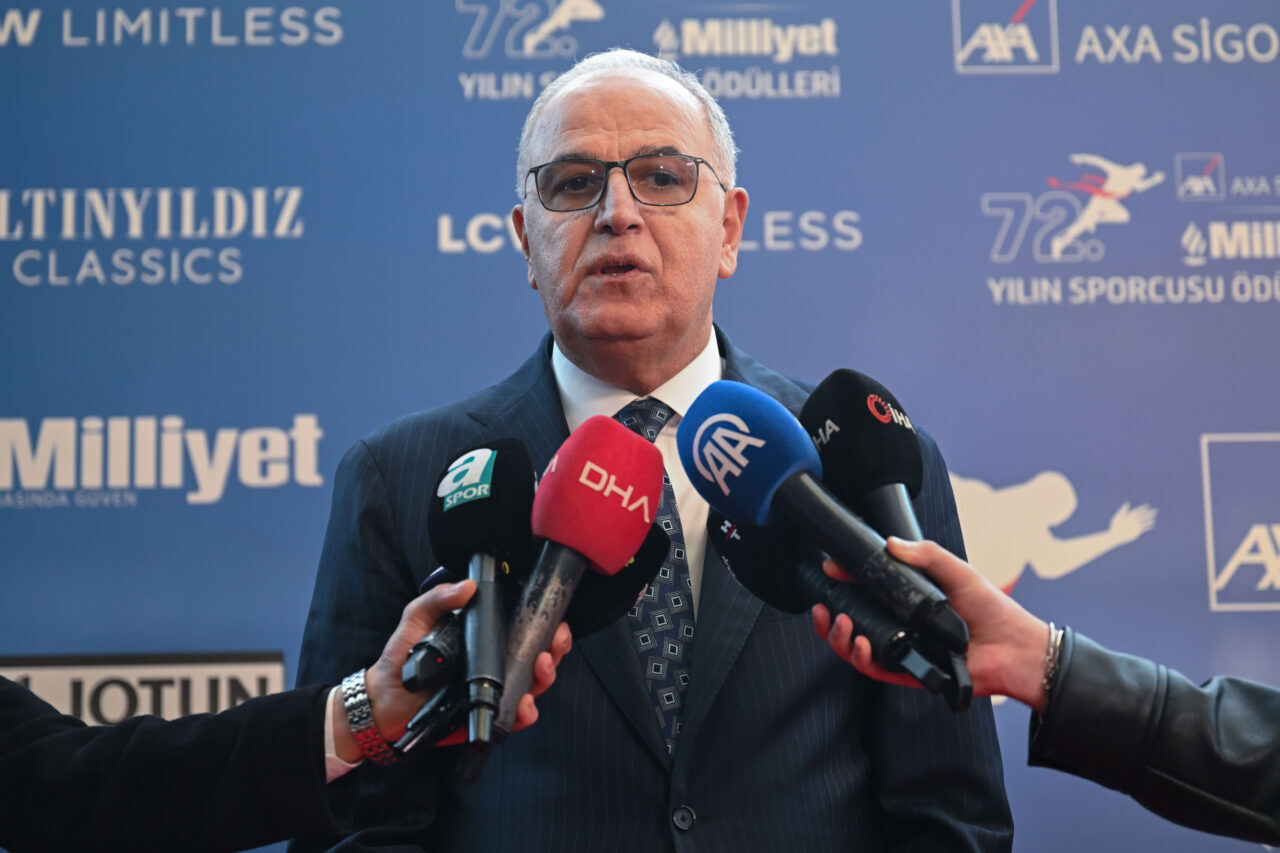 - Türkiye Voleybol Federasyonu Başkanı Mehmet Akif Üstündağ:
"İnşallah Şampiyonlar Ligi'nin