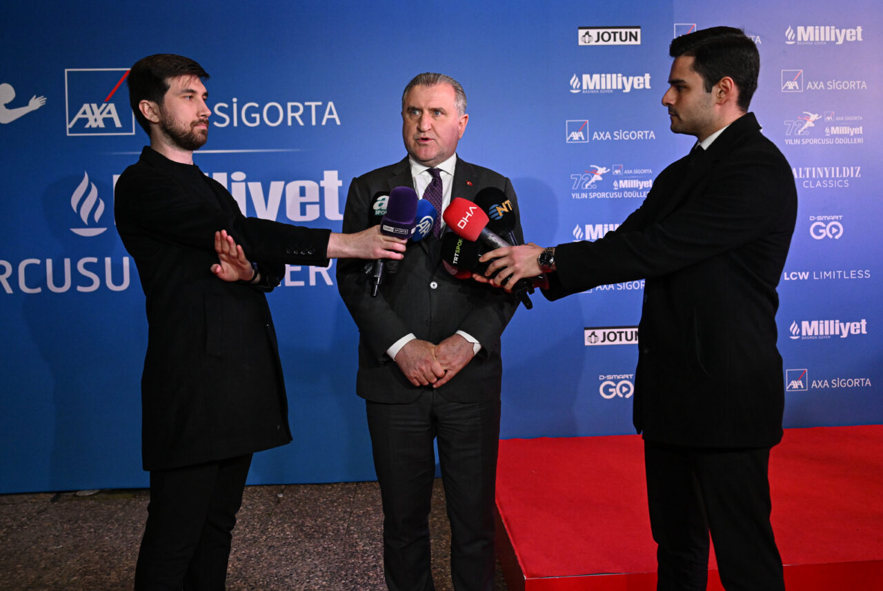 - Gençlik ve Spor Bakanı Osman Aşkın Bak:
"A Milli Futbol